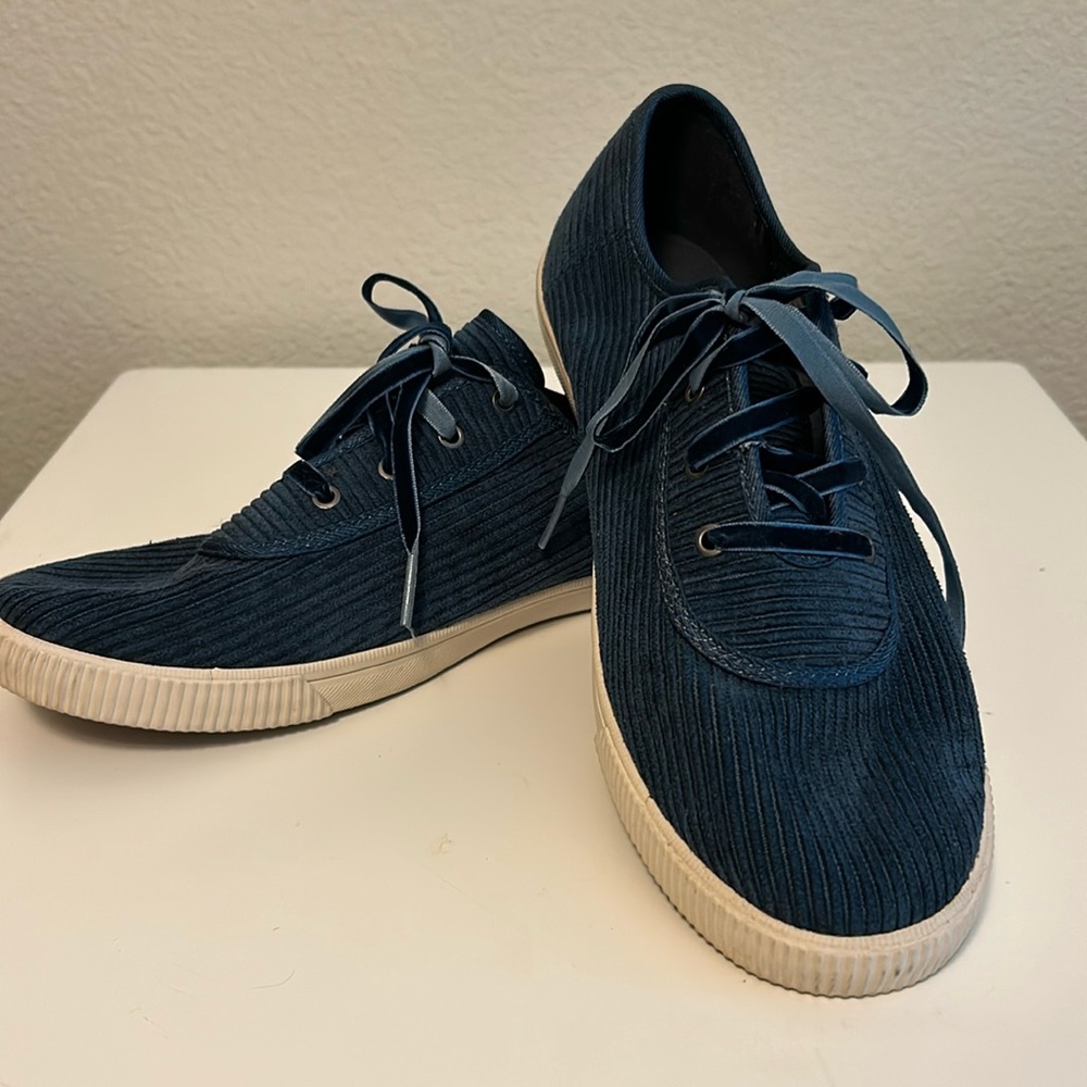 TOMS Corduroy Lace Up Flat Sneakers